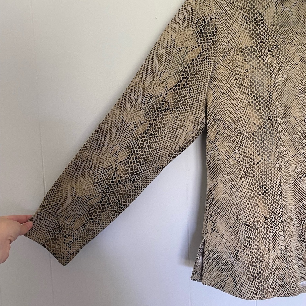 A.M.I Rare 100% Leather Snake Reptile Print Collared Jacket in Women’s Size M - Picture 6 of 10
